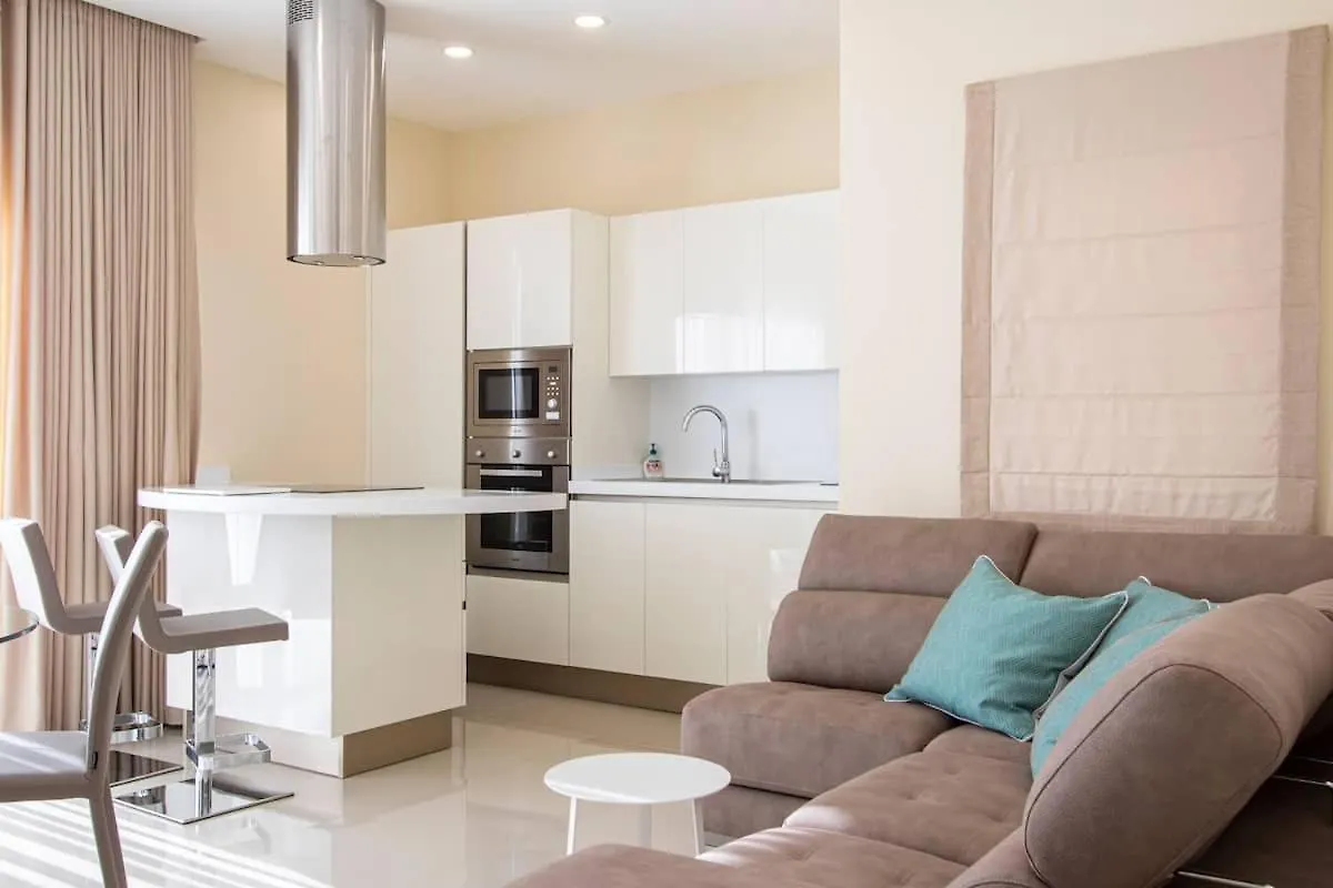 Warmth & Waves Penthouse Apartment Saint Julian's