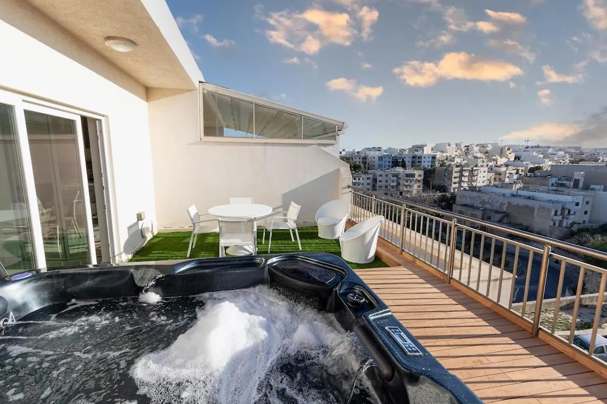 Warmth & Waves Penthouse Apartment Saint Julian's