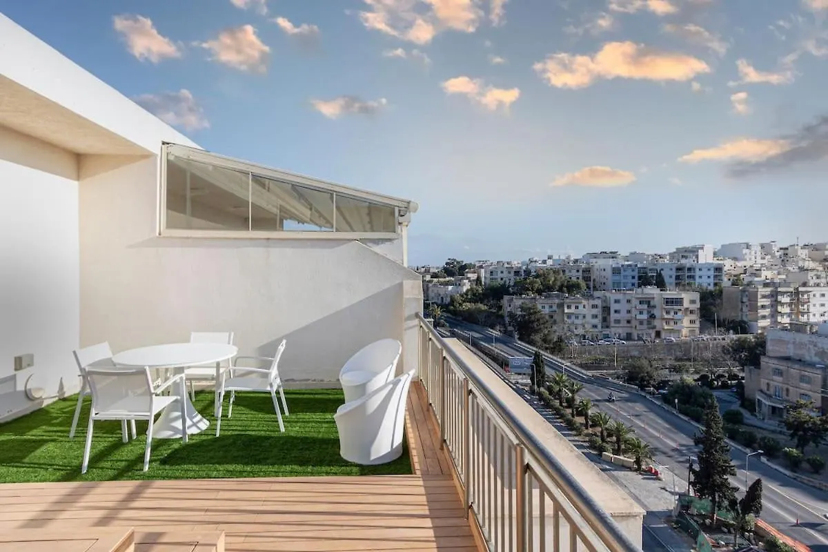 Warmth & Waves Penthouse Apartment Saint Julian's