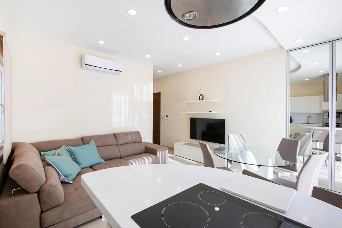Warmth & Waves Penthouse Apartment Saint Julian's Malta